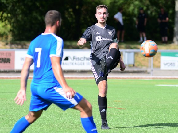 Sebastian Kühn war einer von drei Innenverteidigern im funktionierenden Finther 5-4-1.