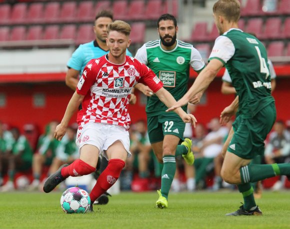 Auffälliger Befund: Gerade bei den im Sommer in die U23 aufgerückten bisherigen U-19-Spielern häufen sich derzeit die Verletzungen. Bei Tinothé Rupil traten nach seiner Länderspielreise Schmerzen im Bauchraum auf.