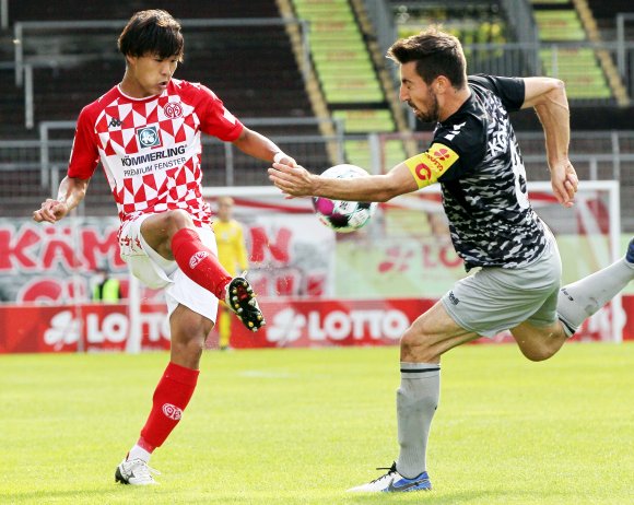 Neun Minuten nach seiner Einwechslung entschied Kaito Mizuta nach Vorarbeit von Marveille Papela das Regionalligaspiel in Walldorf zugunsten der Mainzer U23.