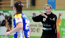 Viel zu kommunizieren, wie es Torfrau Gina von Gilgenheimb und Michelle Chwalek hier zeigen, wird ein Mittel sein, um sich schnell auf die Stärken des bundesligaerfahrenen Kaders des 1. FC Köln einzustellen.