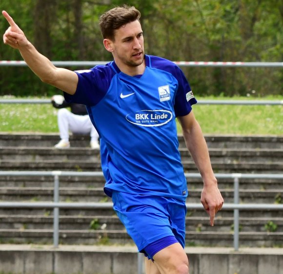 Janek Ripplingers erstes Saisontor verlieh dem TSV Schott Flügel.