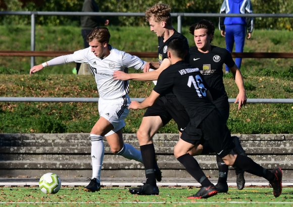 Zu seinem ersten 90-Minuten-Einsatz für die Fontana kam Rechtsverteidiger Luis Perea-Friedmann (l.) beim 4:4 gegen den VfB Bodenheim. Für den Tabellenvorletzten steht nun zum Auswärtsspiel beim VfR Grünstadt an, die Bodenheimer treten weiter ohne einige Leistungsträger gegen den SV Gimbsheim an.