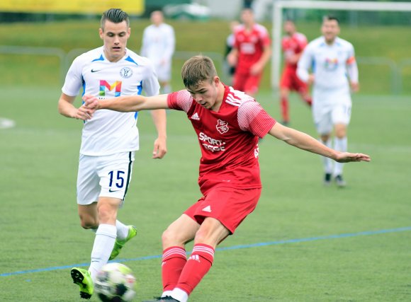 Im Hinrundenspiel hatte Noah Juricinec (l.) dem Eisbachtaler Doppelschlag nach rund einer Stunde rasch den Anschlusstreffer folgen lassen. Luan Barroso Rennstich glich aus, doch in der 90. Minute fiel das 2:3.