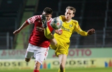 Es kann schon mal kernig werden gegen den FK Pirmasens, das weiß auch Romario Roesch (l.) seit dem mit 1:2 verlorenen Heimspiel in der vorigen Saison.