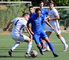 Fynn Pierrets und die TSG Bretzenheim nahmen Fontana Finthen (l. Tim Charisse) in der Hinrundenbegegnung ordentlich auseinander. Dass es am Sonntag in Finthen ähnlich klar aussieht, steht nicht zu erwarten.