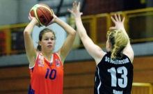 Trainer Alexander Schoch war zufrieden mit seiner Mannschaft um ASC-Topscorerin Karolina Jandová (links) im ersten Heimspiel der neuen Saison.