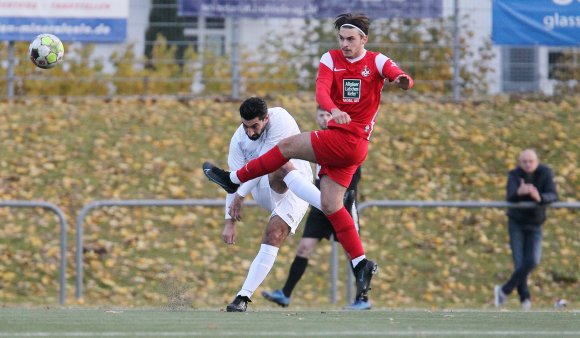 Abwehrchef Ferhat Gündüz (hinten) war einer der Gonsenheimer Leitwölfe beim 2:0-Sieg in Steinwenden.