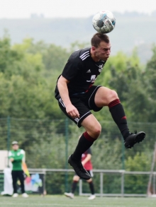 Raiko Krützfeld fand das Mittel gegen die Hitzewallungen des Stadecken-Elsheimer Trainers Guido Ritz.