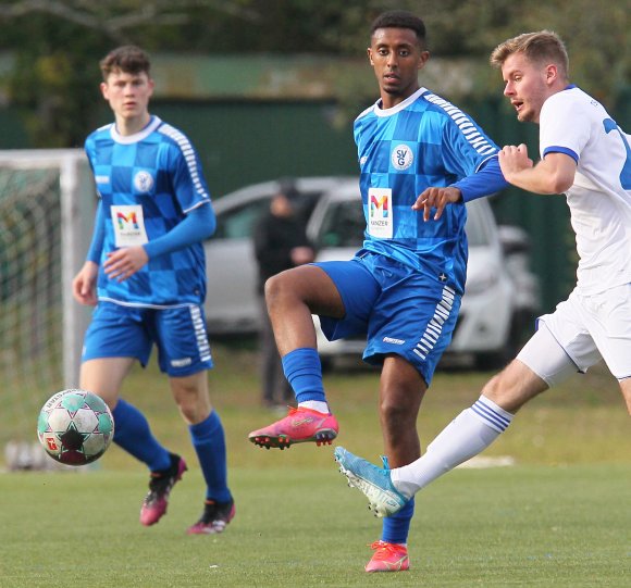 Yoel Yilma brachte den SV Gonsenheim durch seinen zweiten Treffer in der Nachspielzeit erst in die Verlängerung, mit seinem Fehlschuss beim Elfmeterduell gegen den FVD trug er am Ende aber auch zum Ausscheiden bei.