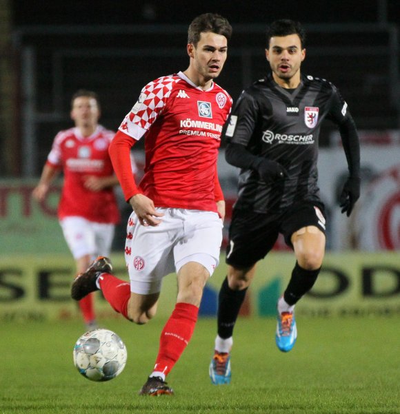 Marvin Jung, eigentlich als Außenverteidiger gelistet, kam in der U23 zuletzt nach Einwechslungen als Stürmer zum Einsatz. Nach seinem Treffer in Aalen könnte sich dies etablieren und ist auch für das Spiel gegen den FC Gießen eine Option.