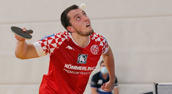 Kevin Eckmann drehte sein zweites Einzel zum 3:2-Sieg und holte damit den fünften Mainzer Punkt.