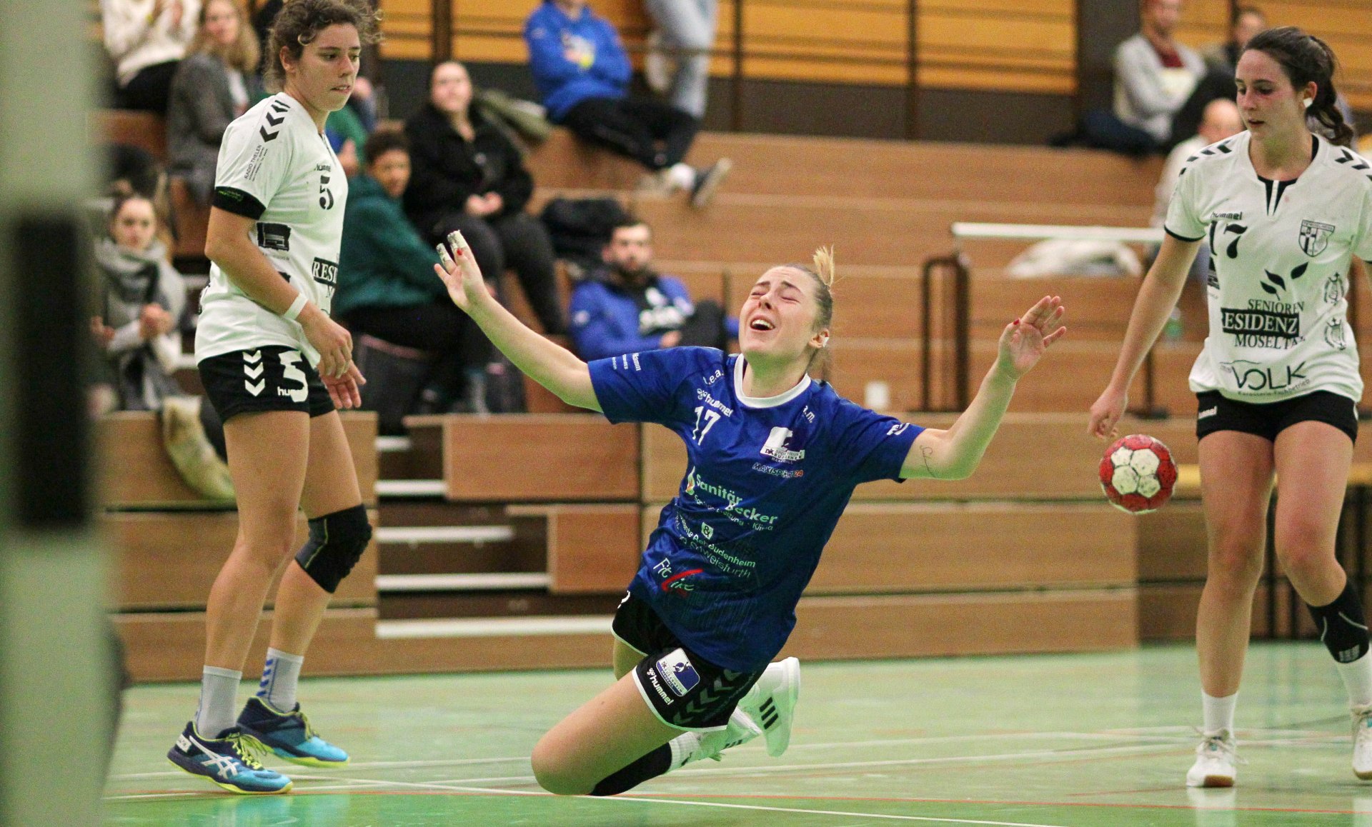 In der Handball-Oberliga der Frauen spielen die Sportfreunde Budenheim eine immer bessere Rolle. Dabei sind manche Spielerinnen wie Anna Mussenbrock nicht einmal in bester Verfassung in die Runde gegangen.