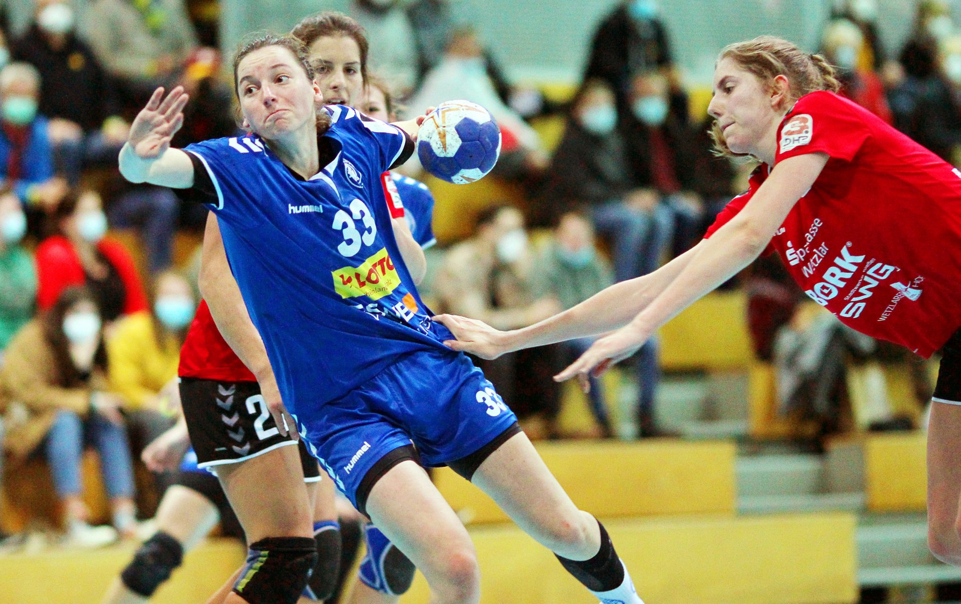 Das sportlich erfolgreichste Mainzer Handballteam der laufenden Runde ist Frauen-Drittligist SG TSG/DJK Bretzenheim (im Bild: Josi Dingeldein), der eine verlustpunktfreie Hinrunde hinlegte und dem zweiten Zweitligaaufstieg nach 2015 entgegenstrebt.