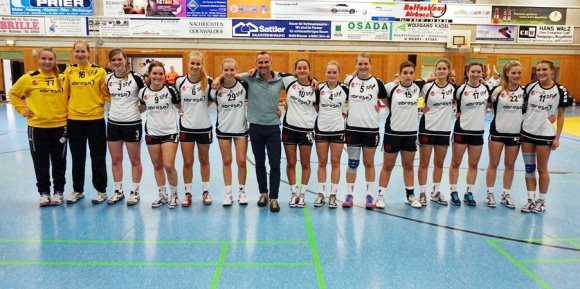 Die Spielerinnen der JSG Boudenheim, die in Birkenau antraten (v.l.): Helen Kiefer, Sabrina Seck, Alicia Soffel, Marie Joerg, Melina Cappel, Marie Werdich, Sina El Batanony, Flavia Racky, Marlena Ludwig, Alina Lindner, Lara Hilbert, Tina Strobel-Hofmann, Carina Marks, Lea Maus.