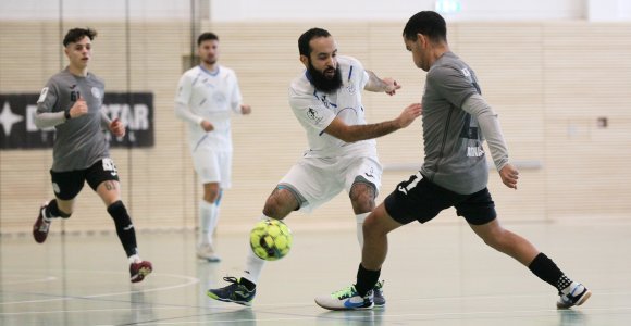 Nach dem 3:4 gegen den MCH Bielefeld sind Hassan Ouassini (2.v.r.) und die 46er auf den neunten Rang zurückgefallen.