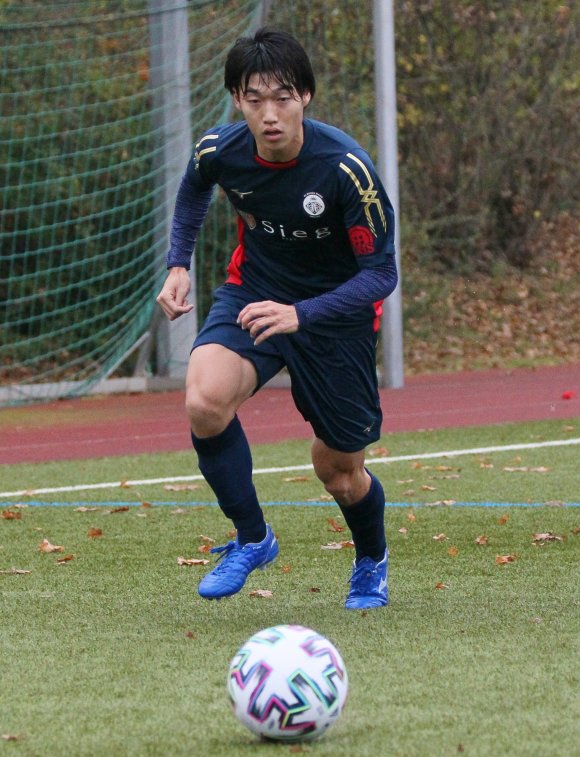 Nach einem halben Jahr beim FC Basara macht Rei Okada einen Zweiklassensprung zum TSV Schott.