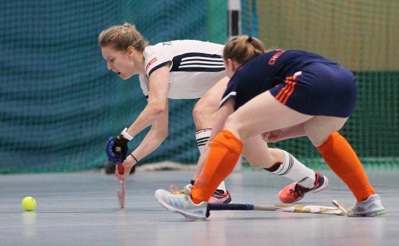 Sophie Dilchert (l.) ist nach ihrem Wiedereinstieg ins Schott-Team ein wichtiger Faktor im Spielaufbau.