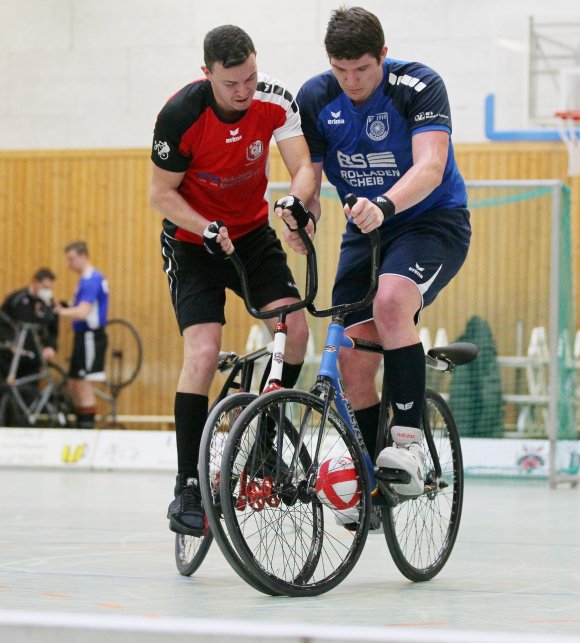 Zwischen zwei Bundesligaspieltagen treten Jonas Gebhard (r.) und sein Bruder Fabian im Deutschlandpokal an.