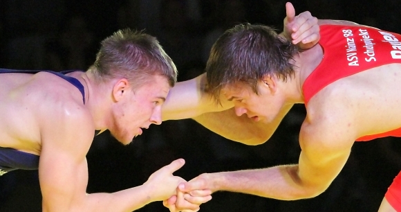 Konstantin Völk (r.) war vor einem Jahr von Köllerbach nach Mainz gewechselt. Im Saarland hat er sich damit keine Freunde gemacht.