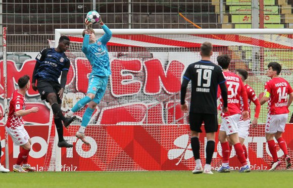 Tristan Mohn musste in der ersten Halbzeit dafür sorgen, den Überhang der Gäste an guten Chancen durch eine fehlerfreie Vorstellung wettzumachen.