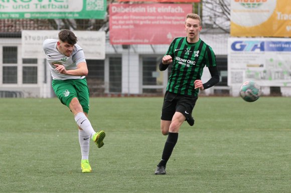 Meikel Melament erzielte das 1:0 für die TuS Marienborn und schlug in der Nachspielzeit die Ecke...