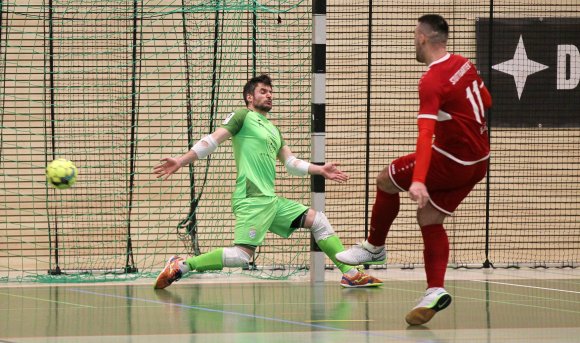 ...Torwart Christian Wölfelschneider hingegen musste gegen den Stuttgarter Futsal-Club fünfmal hinter sich greifen.
