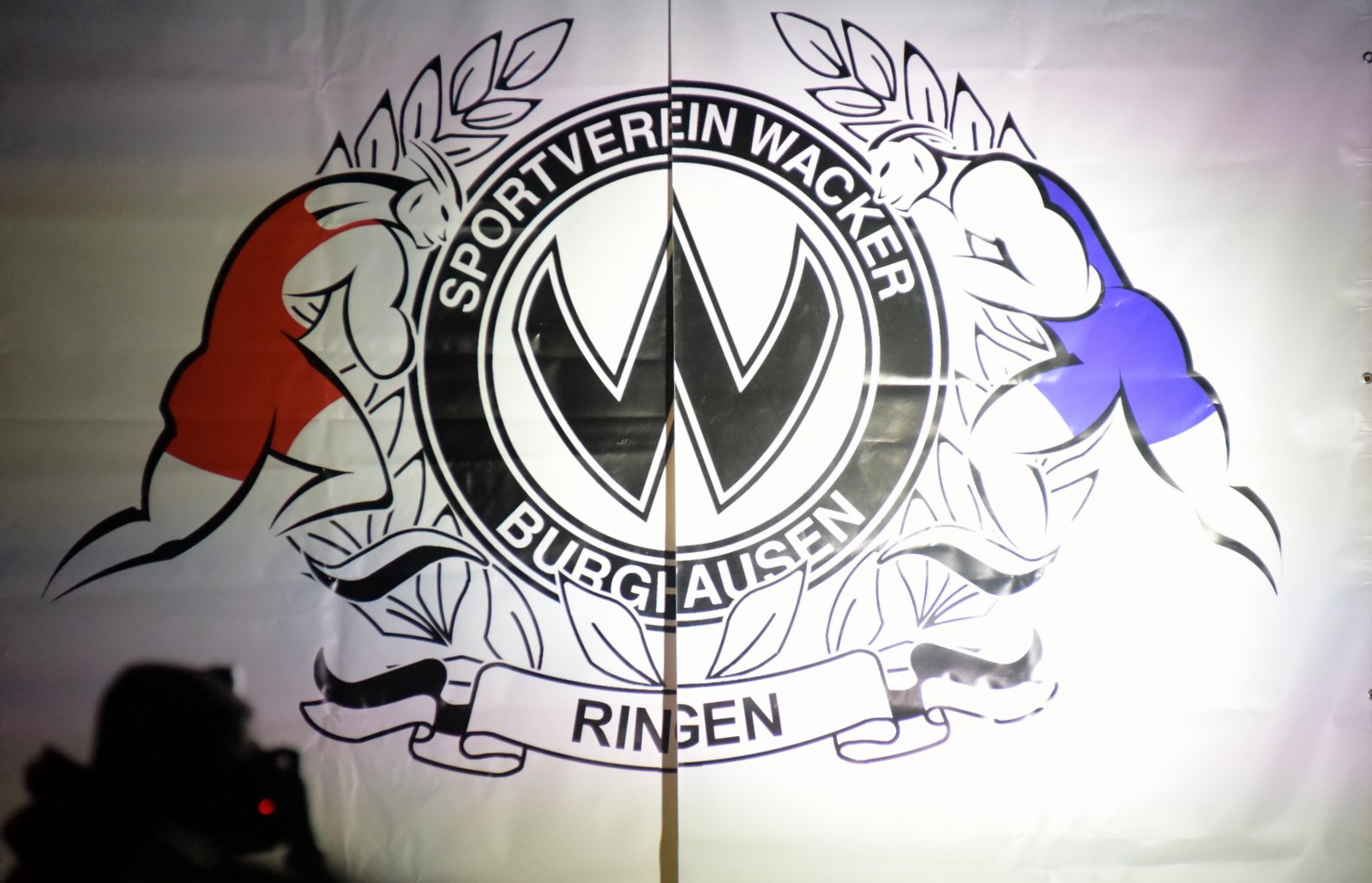 ...den holte in eigener Halle des SV Wacker Burghausen. Zum vierten Mal hintereinander.