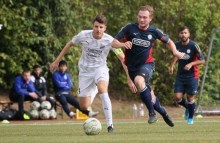 Robin Wolf (r., im vorigen Heimspiel gegen Jahn Zeiskam) belebte nach seiner frühen Einwechslung das Angriffsspiel des FC Basara und bereitete den Siegtreffer von Karim Hadri vor.
