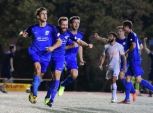 Zu Beginn der vorigen Saison bejubelten (v.l.) Janek Ripplinger, Nicklas Schlosser und Jonas Raltschitsch einen 3:0-Sieg gegen den FC Homburg. Ripplinger wird am Samstag und darüber hinaus ausfallen.