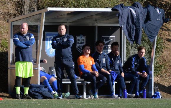 Die Bretzenheimer Trainer Daniel Pollner und Timo Schmidt (v. l.) wissen nun, dass sie gleich ein wichtiges Heimspiel gegen den punktgleichen Tabellenführer der Aufstiegsrunde vor sich haben.
