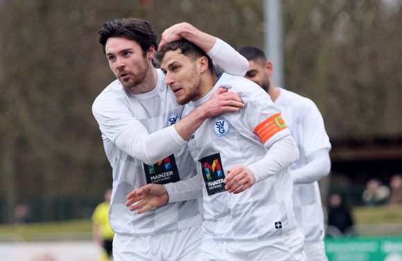 Kapitän Damir Bektasevic (mit Lukas Rodwald) kann mit dem SV Gonsenheim in der Oberliga-Meisterrunde zwar nicht in den Aufstiegskampf eingreifen, gute Leistungen soll es trotzdem zu sehen geben.
