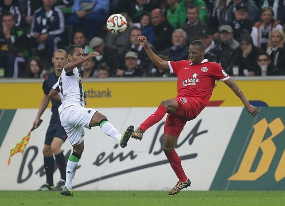 Zwei Hauptdarsteller: Junior Diaz (r.) schlug die Flanke zum Handelfmeter, Raffael rettete den 05ern das Unentschieden, als er kurz vor Ende den auf der Torlinie postierten Stefan Bell anschoss. 