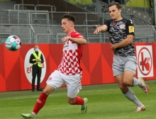 Die Hinrundenbegegnung gegen die Koblenzer (r. Jakob Lemmer) gewannen Tobias Mißner und die U23 dank eines Strafstoßes von Simon Brandstetter in der Nachspielzeit mit 2:1.