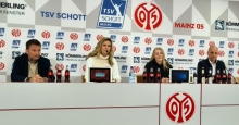 Verkündeten die Fusion im Frauenfußball: (v.l.) 05-Sportvorstand Christian Heidel, Pressesprecherin Silke Bannick, Schott-Kapitänin Heiðrún Sigurðardóttir und TSV-Manager Till Pleuger.