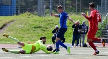 Eine der Szenen, in denen der TSV Schott zu wenig aus seiner Überlegenheit machte. Christian Hahn kam nicht an Torwart Moritz Schunke vorbei...