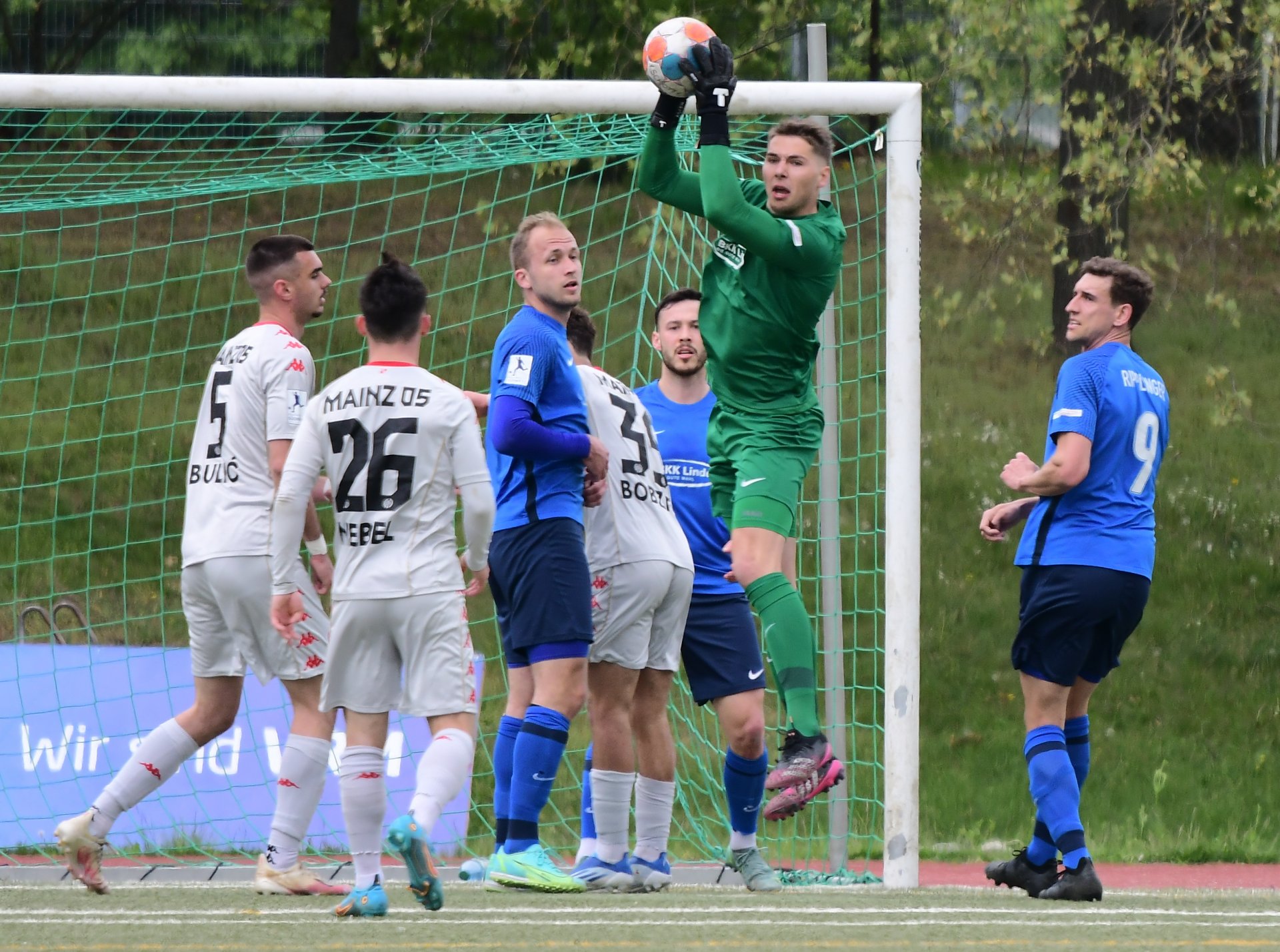 ...Tim Hansen. Beide Keeper erledigten ihren Job souverän, der Schott-Schlussmann krönte seine Leistung...