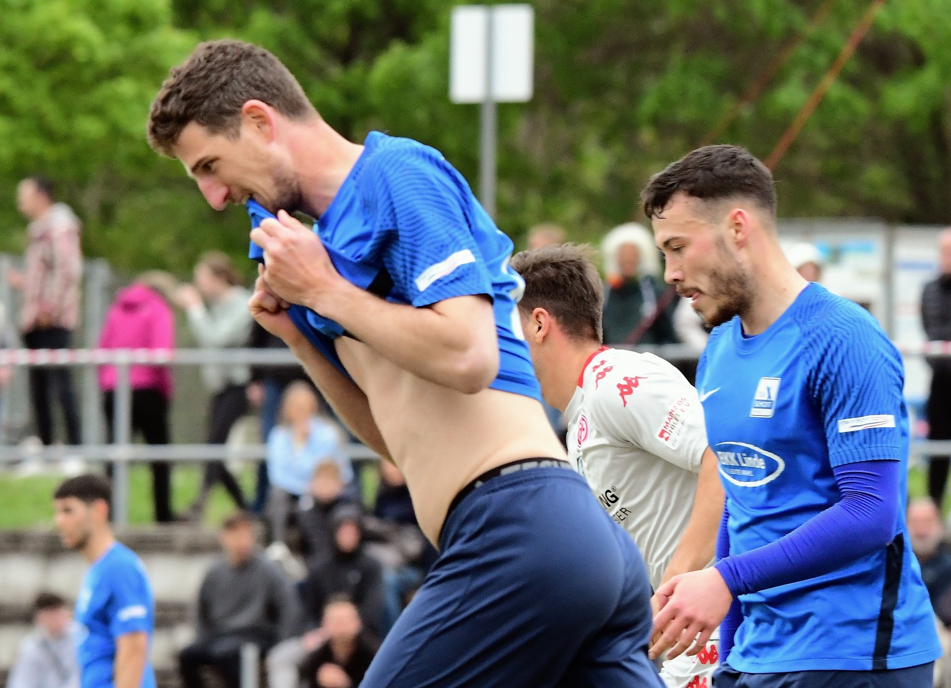 ...die um ein Haar der Ex-05er Manuel Schneider in der Nachspielzeit entschieden hätte.