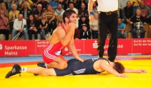 Was für Mihran Jaburyan im ersten Kampf galt, traf auch auf seine Mannschaft zu: Die Mainzer verließen die Halle als Sieger.