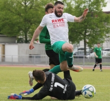 Der Neuzugang als Lebenshoffnung: Stürmer Franceso Teodonno hat bereits sieben Tore in der Abstiegsrunde erzielt und  teilt sich die Spitzenposition in der Torjägerliste damit mit dem Altleininger Erik Tutobene, der in Ingelheim wie Teodonno zwei Tore erzielte.