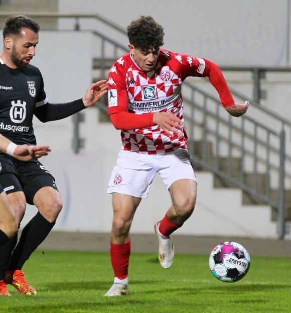Ben Bobzien brachte den Sieg der U23 des FSV Mainz 05 im letzten Auswärtsspiel in Bahlingen kurz nach dem Seitenwechsel auf den Weg.