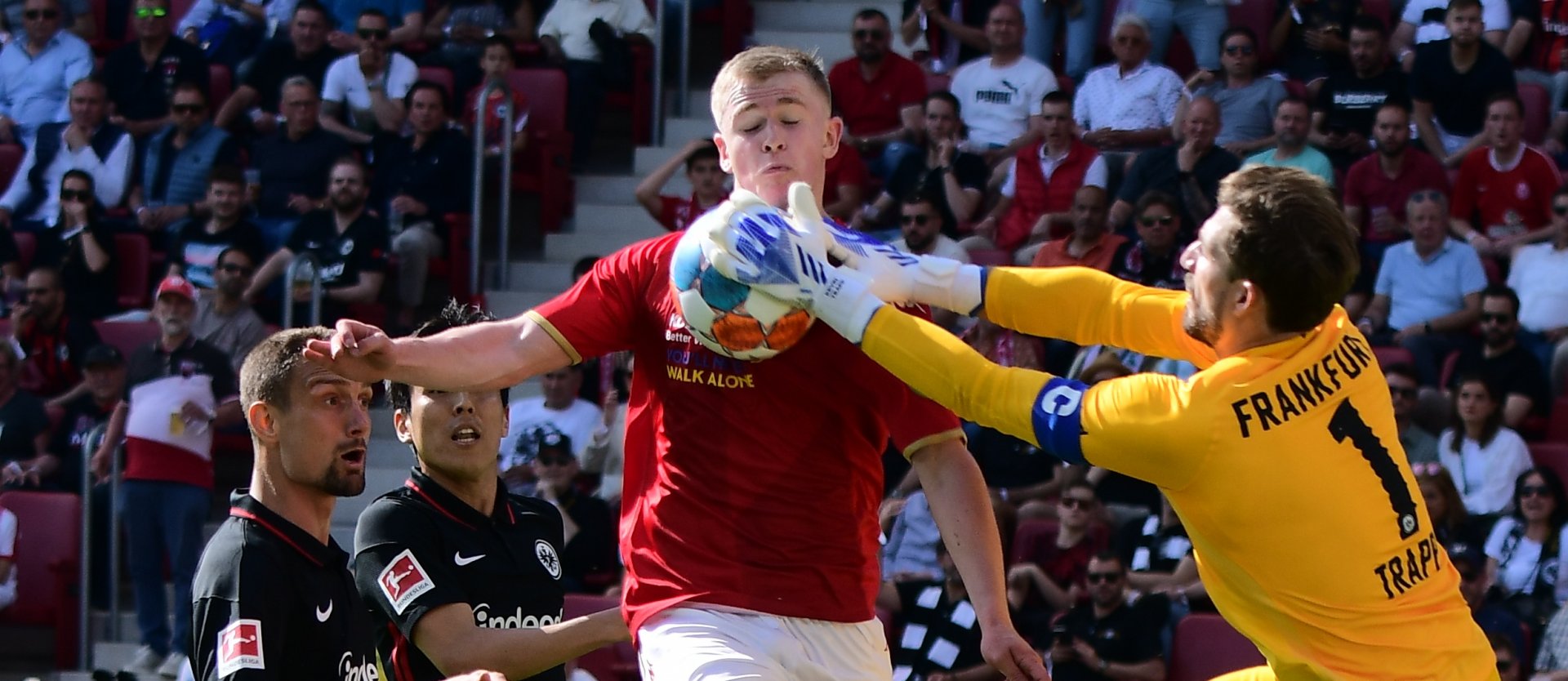 Foul von Jonathan Burkardt an Kevin Trapp?