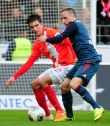 Am Ende fehlte die Kraft: Christoph Moritz (hier gegen Franck Ribéry) machte aus seiner Enttäuschung kein Hehl.