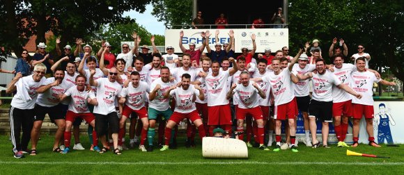 Sie haben es geschafft: Die SVW Mainz ist Bezirksligameister.