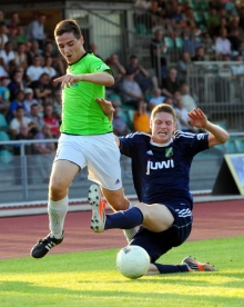 Denis Dziewior (l.) war zuletzt angeschlagen. Der Einsatz des Ingelheimer Innenverteidigers gegen den VfR Kandel ist noch nicht gesichert.