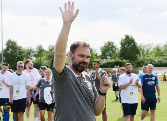 Ohne Wehleidigkeit verabschiedete Sascha Meeth sich nach dem gewonnenen Pokalfinale vom TSV Schott.