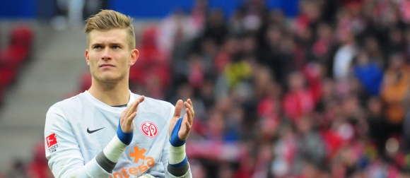 Loris Karius' Blick sagt alles: Die Enttäuschung der 05-Profis über die Niederlage war größer als die Freude über die eigene Leistung.