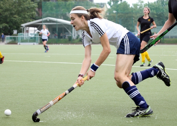 Erstmals in der neuen Feldrunde dabai, gleich die entscheidende Torschützin: Julia Brüning erzielte beide Schott-Treffer beim 2:1-Sieg bei der HG Nürnberg.