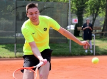 Tobias Schomburg gewann eines der drei Ingelheimer Einzel beim 4:5 gegen den TC Mutterstadt.