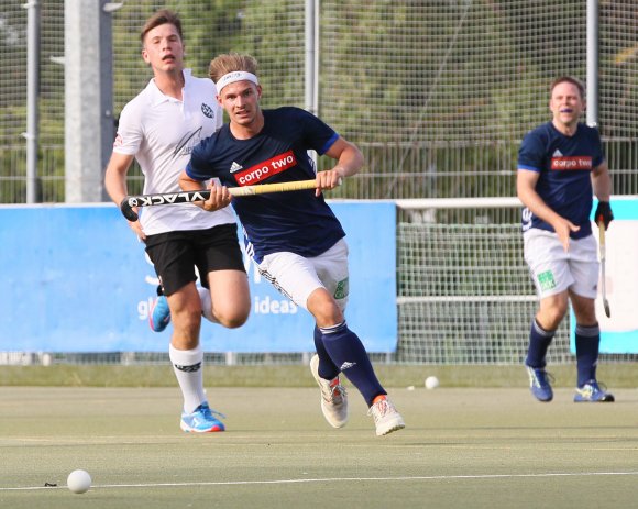 Für Max Nagel und Falk May (r.) ist der Blick auf die nächste Saison mit dem TSV Schott inzwischen wichtiger als die Vorbereitung auf den aktuellen Gegner. Dennoch lautet der Anspruch im Heimspiel gegen den Feudenheimer HC, einen weiteren Heimsieg zu landen.