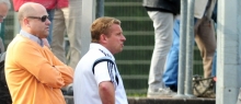 Fassungslos: SVG-Trainer Jörg Jansohn (r., mit Manager Frank Specht) hat sich noch nie so verschaukelt gefühlt wie nach dem Spiel in Betzdorf.